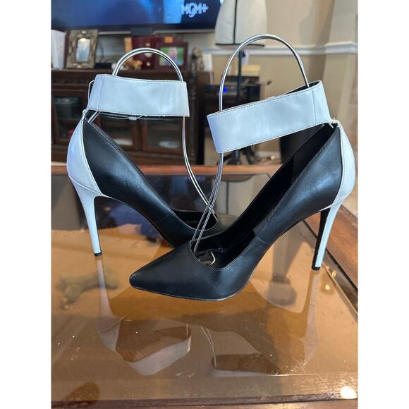 Women’s Enzo Angiolini Black / White Pointed Toe Pump. Size 8 - Picture 2 of 6